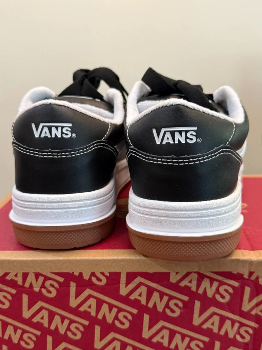Vans Hylane Mens 5.5 Womens 7 Black White Gum Shoes Y2K Skate Chunky Retro 4241